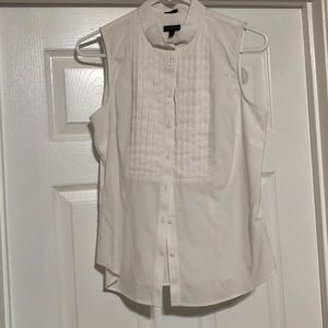 White sleeveless shirt